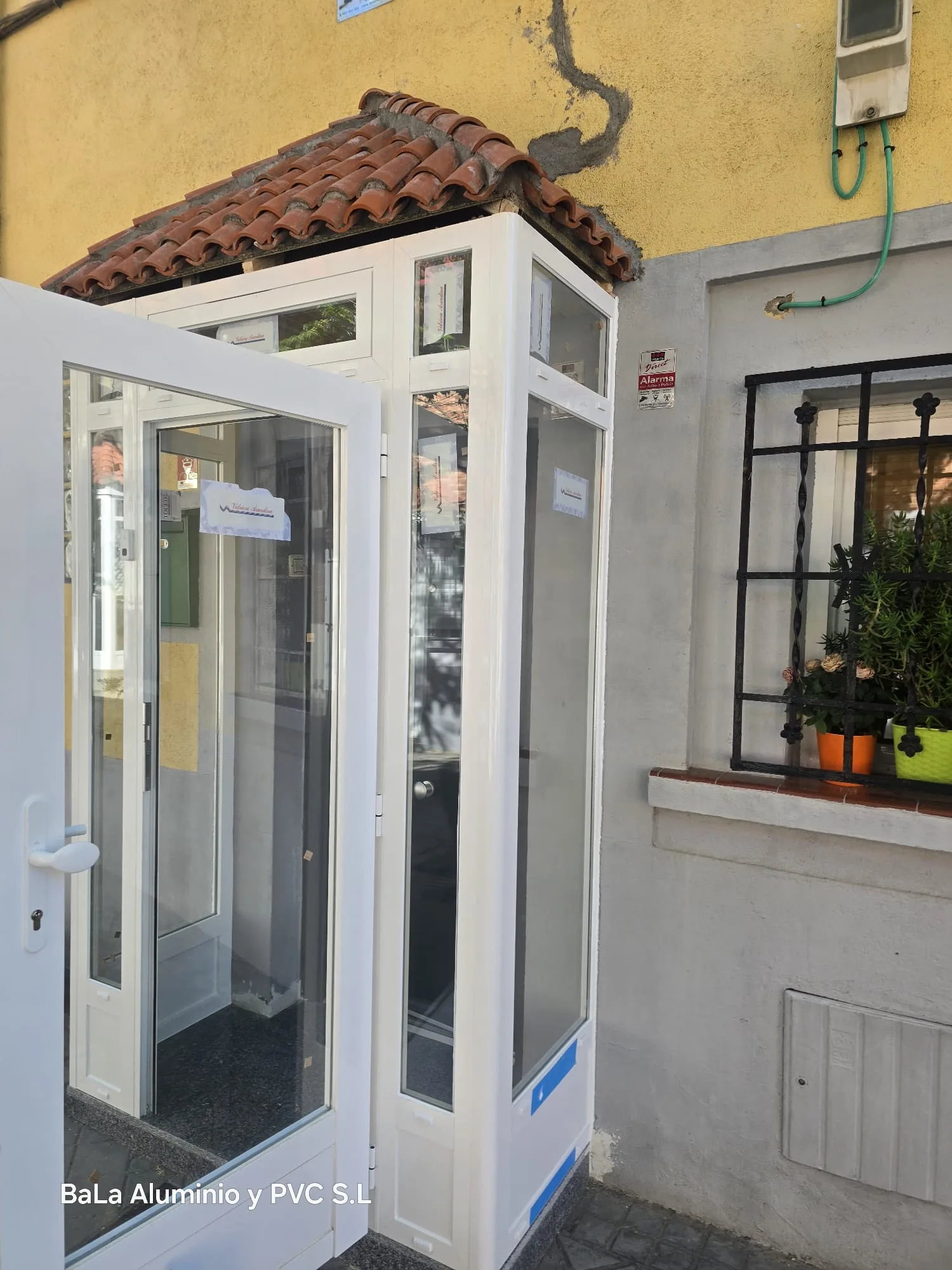 Proyecto de carpintería y cerramiento: CERRAMIENTO EN ALUMINIO - BaLa Parla